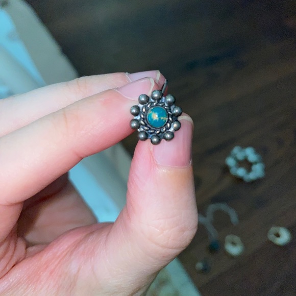 Vintage screw-back genuine silver & turquoise earrings (Civil War era) - Picture 7 of 7